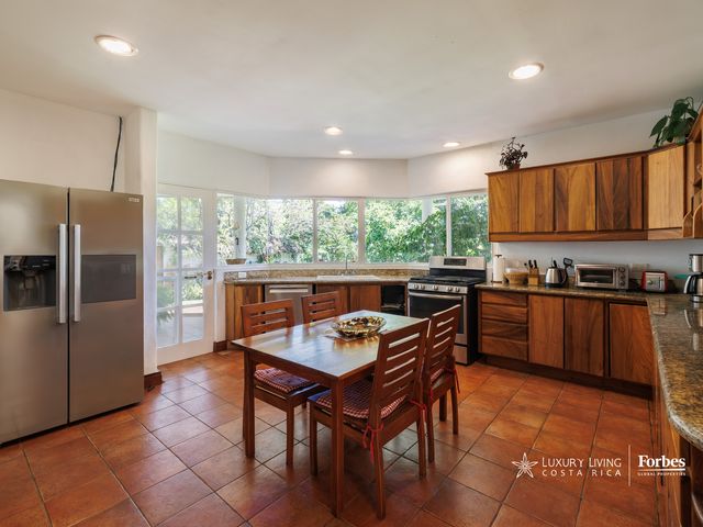 21404 - Luxury Residence in the Central Valley Mountain Range in Santa Bárbara, Heredia — photo 16 of 20