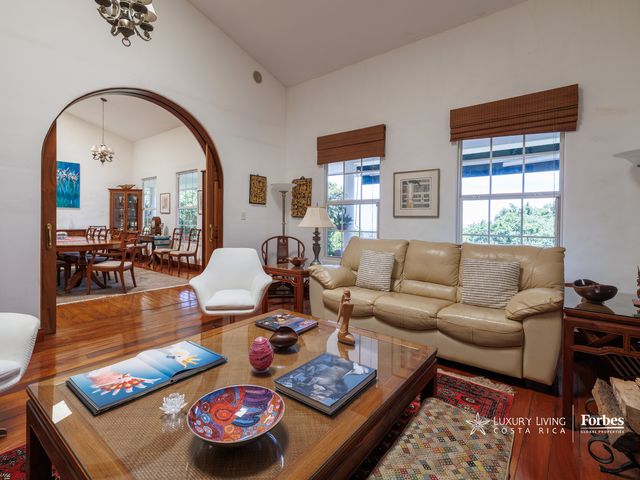 21404 - Luxury Residence in the Central Valley Mountain Range in Santa Bárbara, Heredia — photo 18 of 20