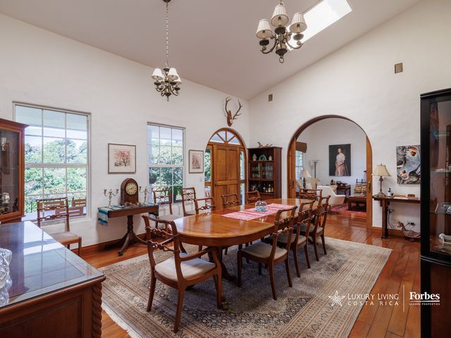 21404 - Luxury Residence in the Central Valley Mountain Range in Santa Bárbara, Heredia — photo 15 of 20