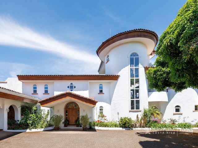 21404 - Luxury Residence in the Central Valley Mountain Range in Santa Bárbara, Heredia — photo 2 of 20