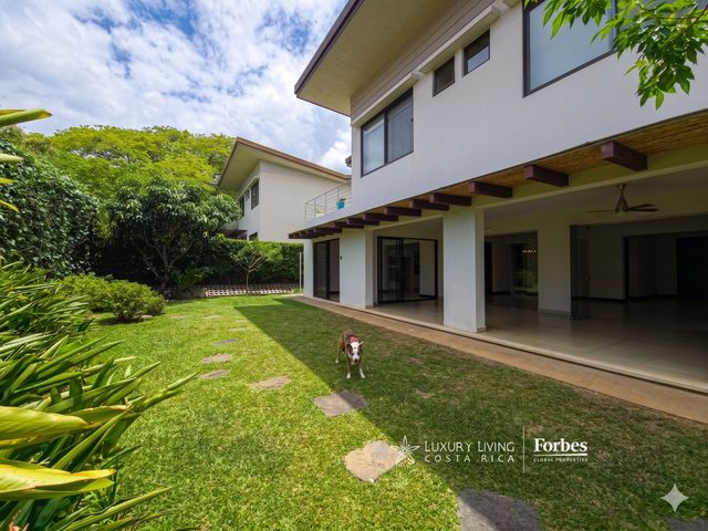 21405 - Luxury house with 4 bedrooms, terrace, and garden in an exclusive condominium — foto 11 de 11