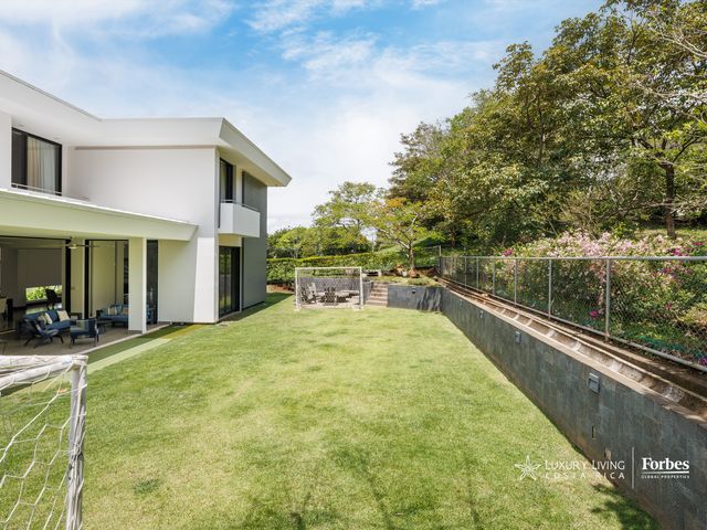 21421- Luxury house with 4 bedrooms, terrace with BBQ and bar, Los Reyes — photo 19 of 20