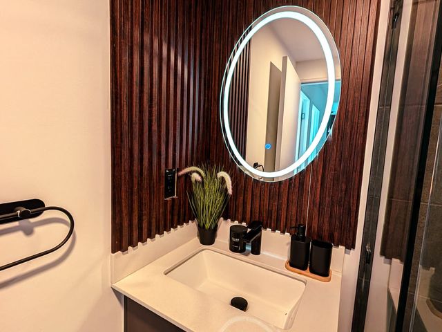 Bathroom — Escalante Nomad Apartment | Great Views | Walkable, photo 4 of 18