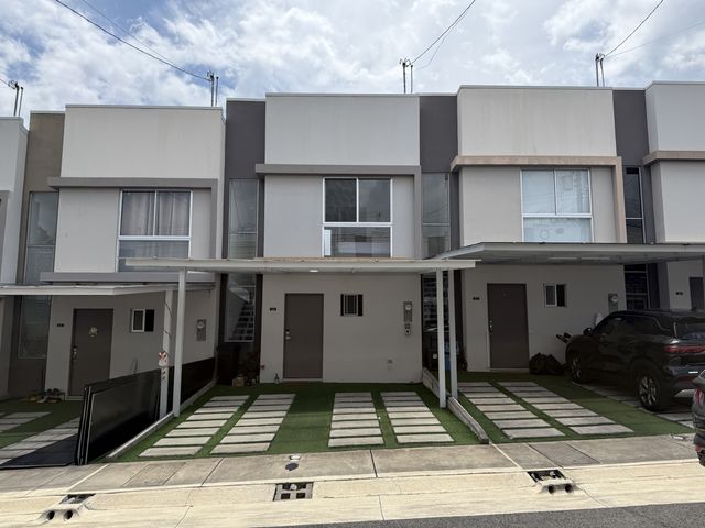Casa de 2 Habitaciones En Venta en Condominio Latitud 222, Mercedes Norte, Heredia — foto 1 de 5