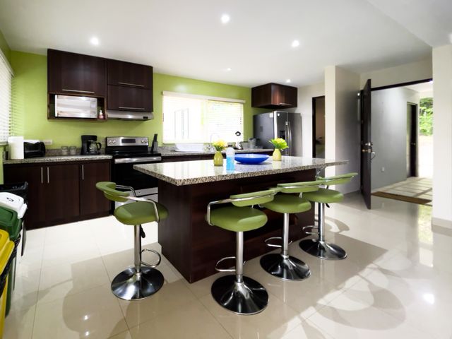 Casa de playa de 4 Habitaciones a la Venta en Condominio Bambú, Punta Leona — photo 2 of 5