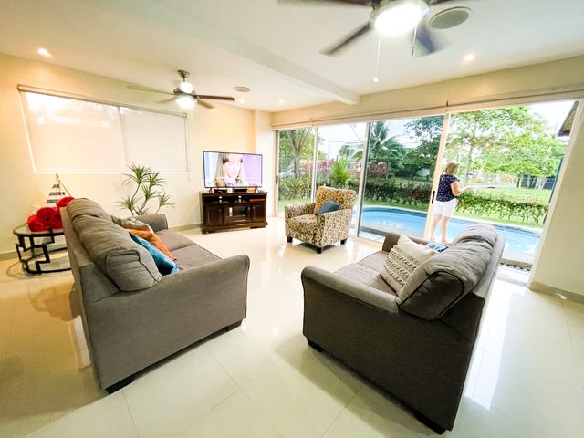 Casa de playa de 4 Habitaciones a la Venta en Condominio Bambú, Punta Leona — photo 3 of 5