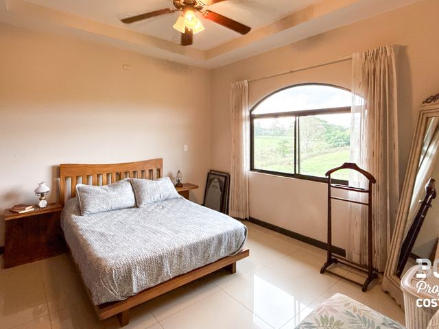 Casa de 3 Niveles en Hacienda Los Reyes – 3 Habitaciones + Parqueo 4 Vehículos — photo 9 of 21