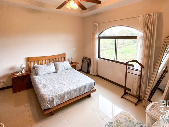 Casa de 3 Niveles en Hacienda Los Reyes – 3 Habitaciones + Parqueo 4 Vehículos — photo 10 of 21