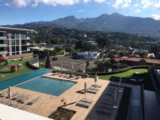 Apartamento Amueblado de 2 Habitaciones en Venta – Escazú Village | Terraza + Vista al Este — photo 17 of 18