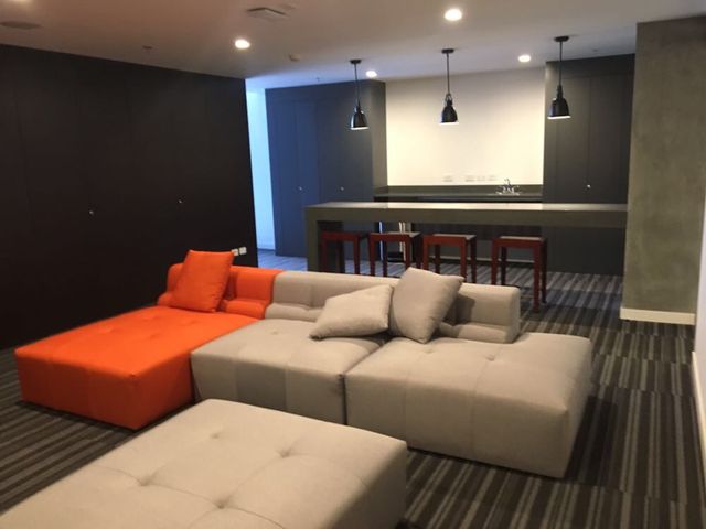 Apartamento Amueblado de 2 Habitaciones en Venta – Escazú Village | Terraza + Vista al Este — photo 14 of 18
