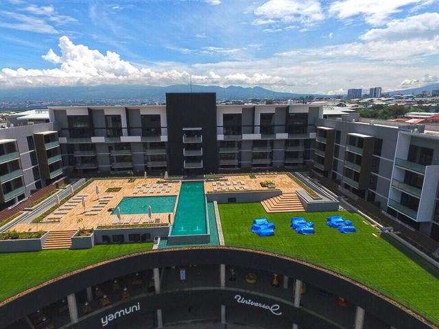 Apartamento Amueblado de 2 Habitaciones en Venta – Escazú Village | Terraza + Vista al Este — photo 18 of 18