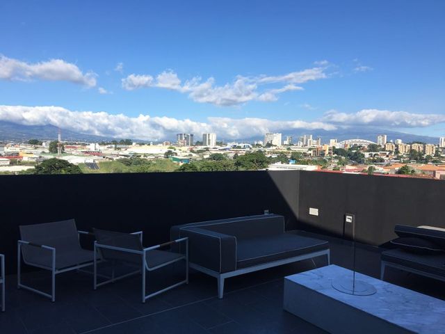 Apartamento Amueblado de 2 Habitaciones en Venta – Escazú Village | Terraza + Vista al Este — photo 16 of 18