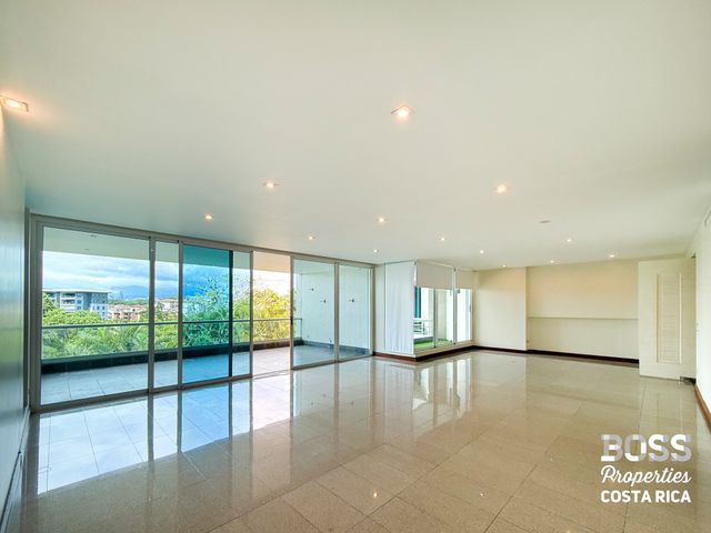 Apartamento de 3 Habitaciones a la Venta en Condominio Greenhouse, Escazú — photo 1 of 6
