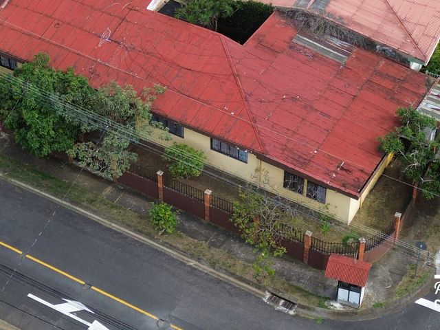 Propiedad Esquinera con Casa de 3 Habitaciones en Venta - San Vicente de Moravia — foto 1 de 5