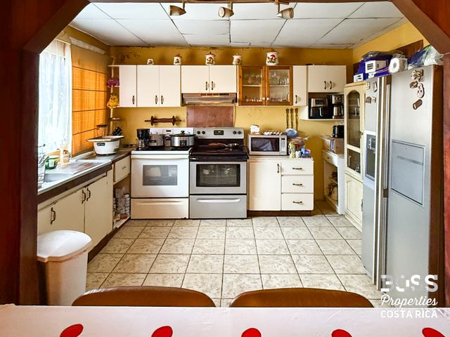 Propiedad Esquinera con Casa de 3 Habitaciones en Venta - San Vicente de Moravia — foto 3 de 5