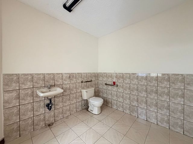 AMPLIA CASA EN VENTA EN ROHRMOSER CON USO DE SUELO MIXTO — photo 9 of 19