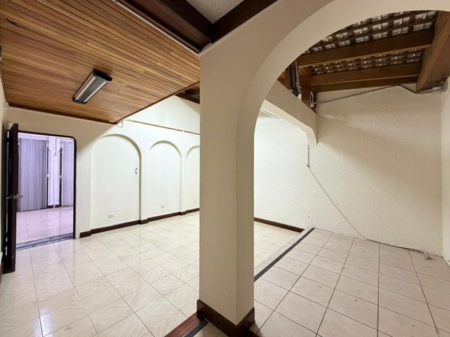 AMPLIA CASA EN VENTA EN ROHRMOSER CON USO DE SUELO MIXTO — photo 16 of 19