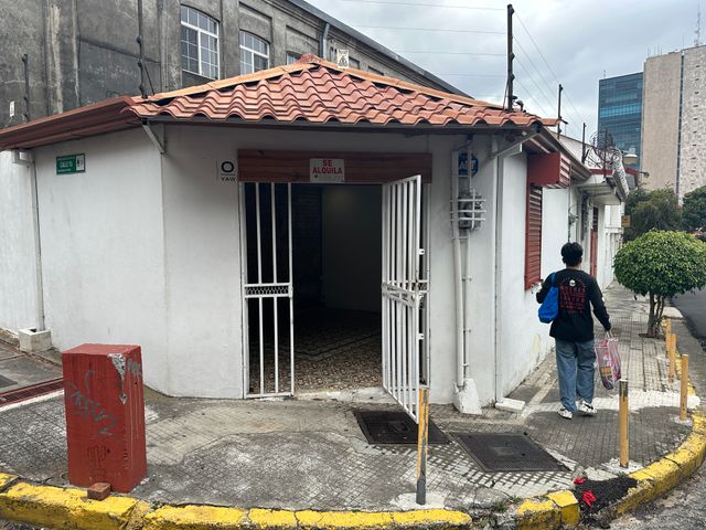 LOCAL COMERCIAL ESQUINERO EN BARRIO AMON — photo 1 of 6
