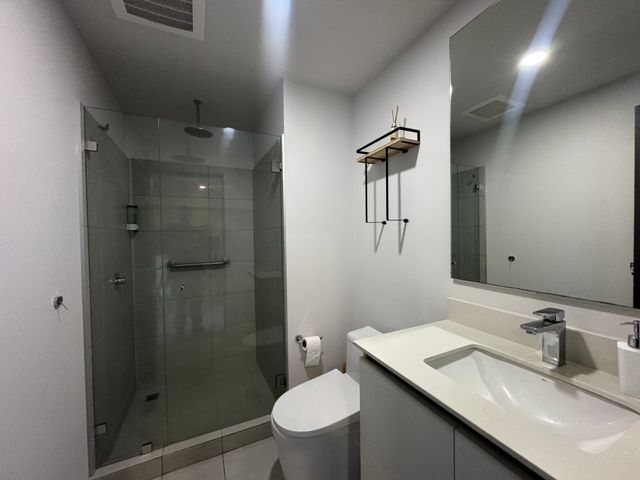Apartamento amueblado de dos dormitorios y parqueo en Secret Sabana — photo 9 of 15