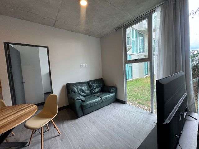 Apartamento amueblado de dos dormitorios y parqueo en Secret Sabana — photo 6 of 15