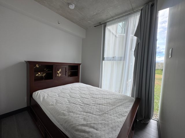 Apartamento amueblado de dos dormitorios y parqueo en Secret Sabana — photo 4 of 15
