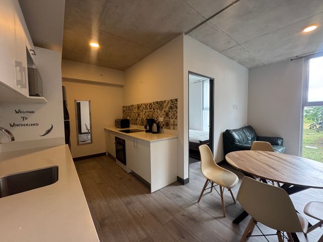 Apartamento amueblado de dos dormitorios y parqueo en Secret Sabana — photo 12 of 15