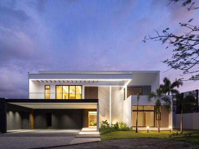 Hermosa casa en venta en Laureles de Escazu — photo 1 of 14