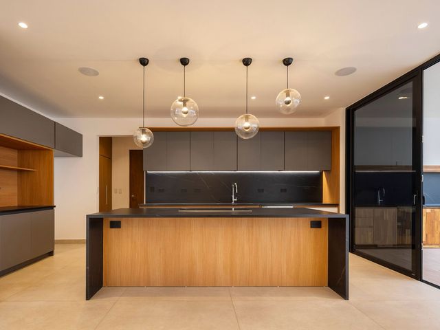Hermosa casa en venta en Laureles de Escazu — photo 12 of 14