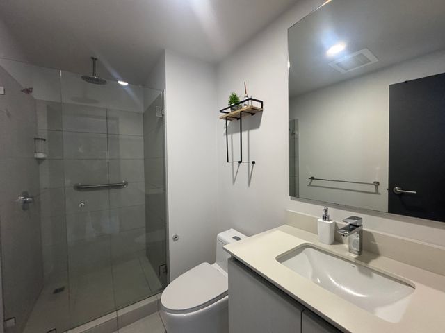 Apartamento con parqueo piso 24 en Secret Sabana — photo 5 of 13