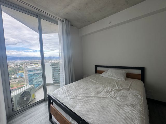 Apartamento con parqueo piso 24 en Secret Sabana — photo 4 of 13