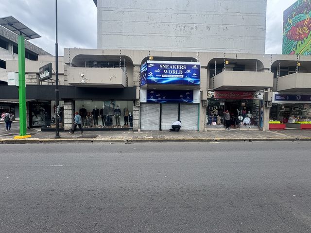 LOCAL COMERCIAL DE DOS PISOS CON BALCON EN CALLE 1 SNA JOSE CENTRO — photo 1 of 14
