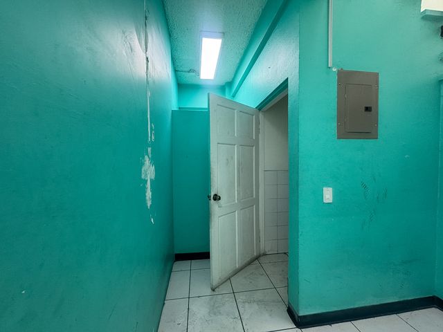 LOCAL COMERCIAL DE DOS PISOS CON BALCON EN CALLE 1 SNA JOSE CENTRO — photo 13 of 14