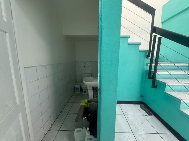 LOCAL COMERCIAL DE DOS PISOS CON BALCON EN CALLE 1 SNA JOSE CENTRO — photo 11 of 14