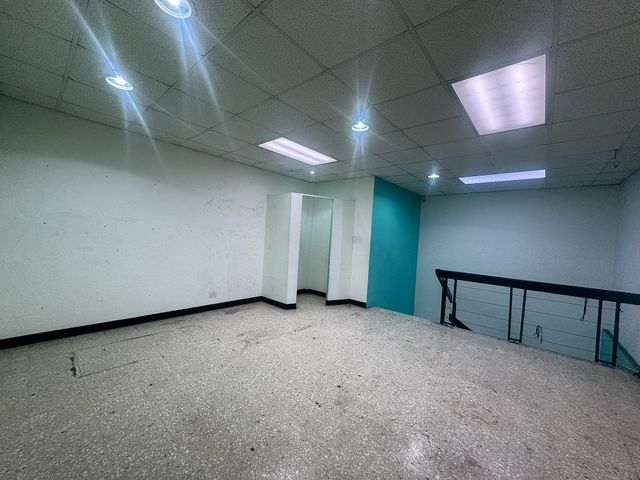 LOCAL COMERCIAL DE DOS PISOS CON BALCON EN CALLE 1 SNA JOSE CENTRO — photo 10 of 14