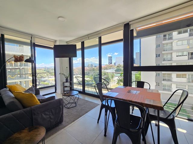 APARTAMENTO CON DOBLE VISTA 1 DORMITORIO AMUEBLADO Y CON PARQUEO — photo 1 of 18