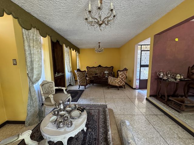 CASA ESQUINERA EN NUNCIATURA, CON TODO EL POTENCIAL POSIBLE — photo 12 of 18