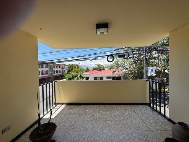 CASA ESQUINERA EN NUNCIATURA, CON TODO EL POTENCIAL POSIBLE — photo 6 of 18