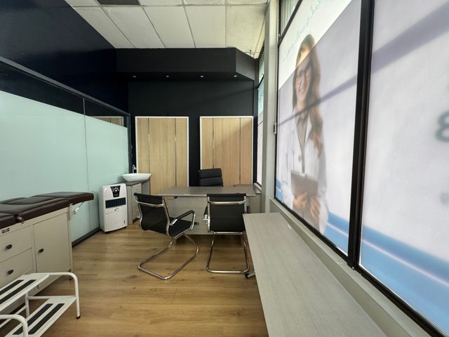 AMPLIO LOCAL EN PAVAS, IDEAL PARA CLINICA — photo 2 of 11