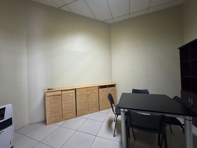 AMPLIO LOCAL EN PAVAS, IDEAL PARA CLINICA — photo 6 of 11