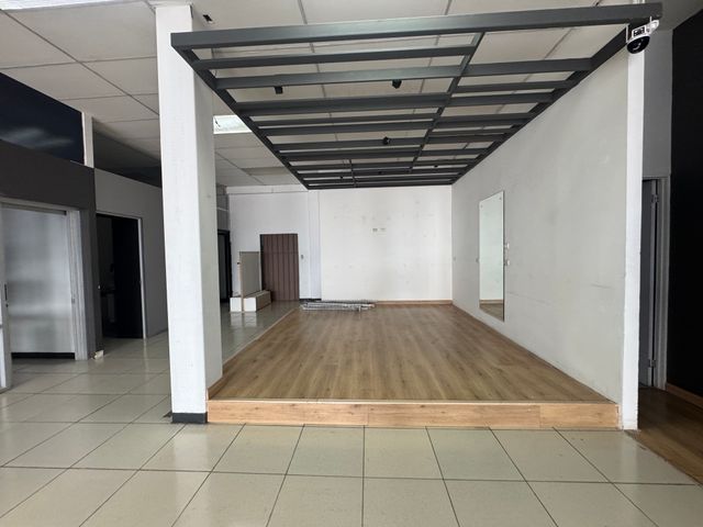AMPLIO LOCAL EN PAVAS, IDEAL PARA CLINICA — photo 8 of 11