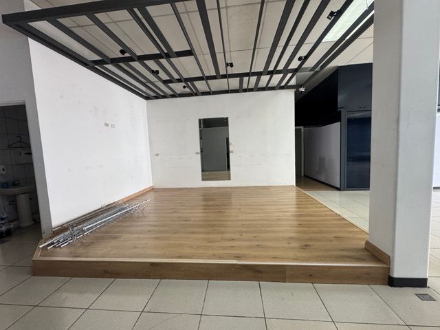 AMPLIO LOCAL EN PAVAS, IDEAL PARA CLINICA — photo 10 of 11