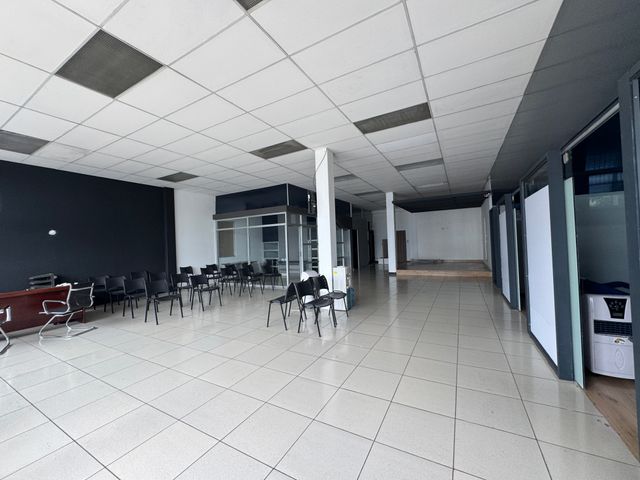 AMPLIO LOCAL EN PAVAS, IDEAL PARA CLINICA — photo 5 of 11
