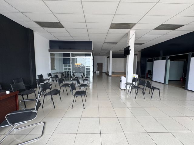 AMPLIO LOCAL EN PAVAS, IDEAL PARA CLINICA — photo 4 of 11