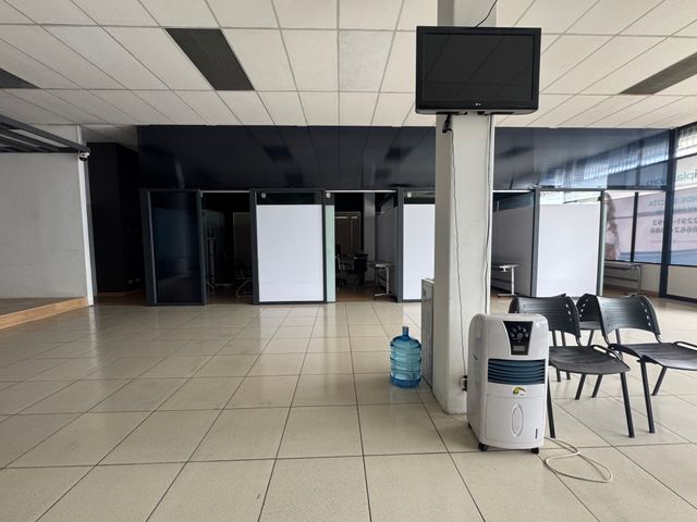 AMPLIO LOCAL EN PAVAS, IDEAL PARA CLINICA — photo 3 of 11