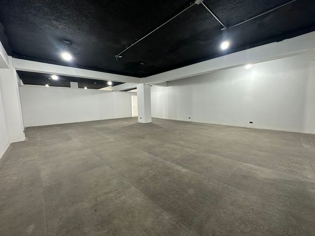 AMPLIO LOCAL COMERCIAL EN AVENIDA CENTRAL SAN JOSE — photo 11 of 17