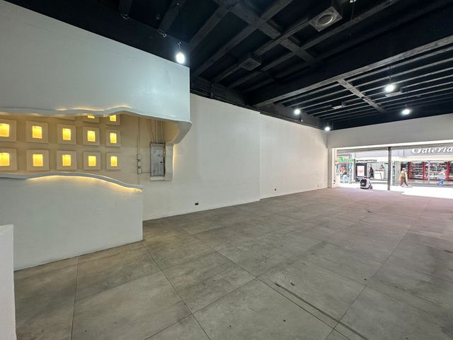 AMPLIO LOCAL COMERCIAL EN AVENIDA CENTRAL SAN JOSE — photo 5 of 17