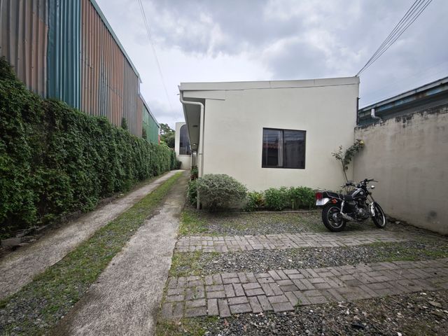HERMOSA CASA CON DOS ESTUDIOS EN LOURDES DE MONTES DE OCA — photo 20 of 20
