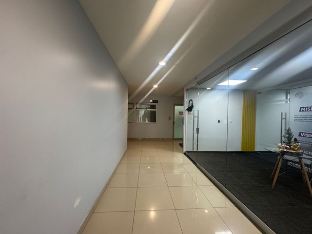 AMPLIA OFICINA EN EL EDIFICIO CV SABANA — foto 15 de 19