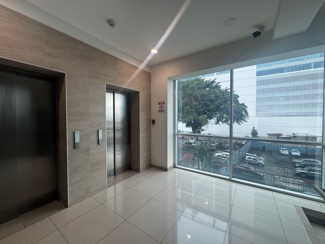 AMPLIA OFICINA EN EL EDIFICIO CV SABANA — foto 14 de 19