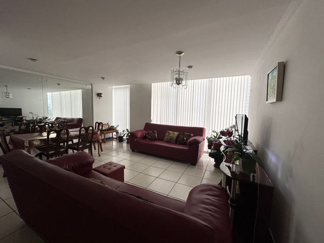 AMPLIO APARTAMENTO DE 3 DORMITORIOS EN BARRIO DENT — photo 11 of 18